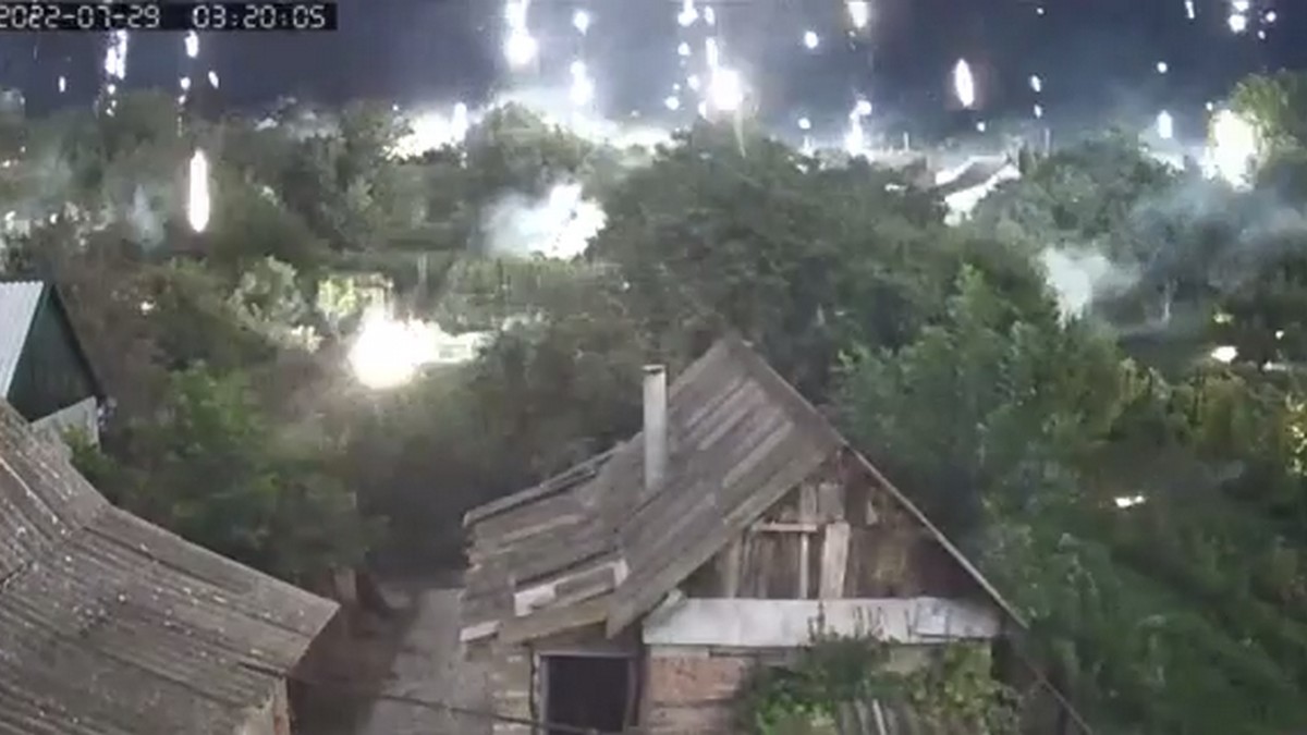 Videos of the shelling of a peaceful quarter of Nikopol 