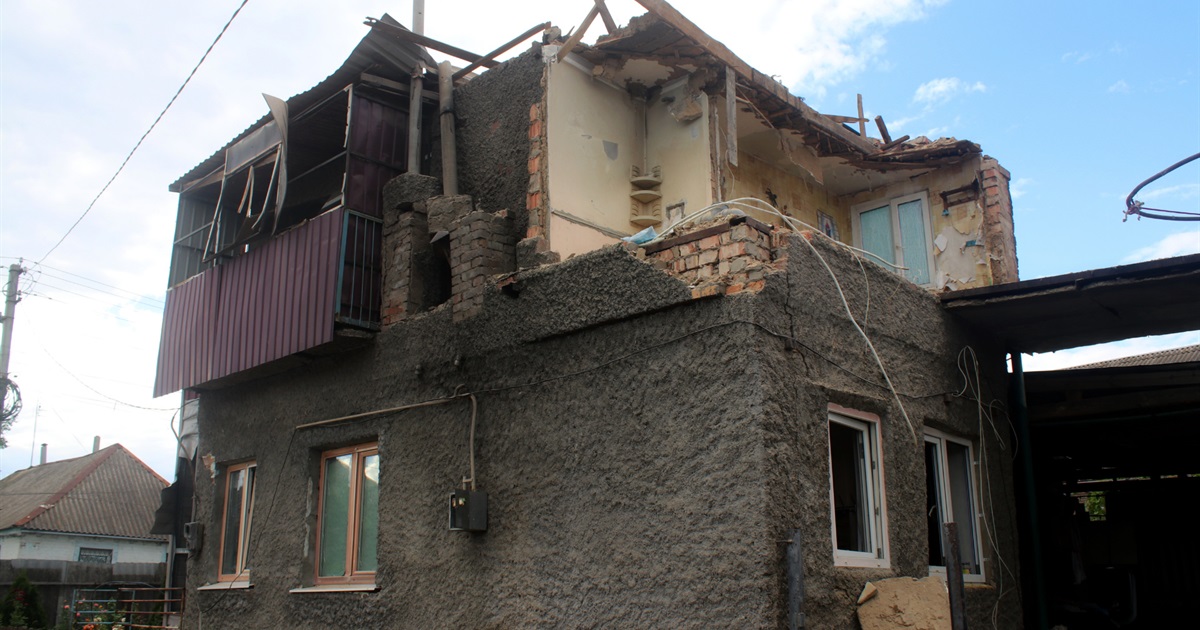 Consequences of shelling of private residential buildings in Nikopol 
