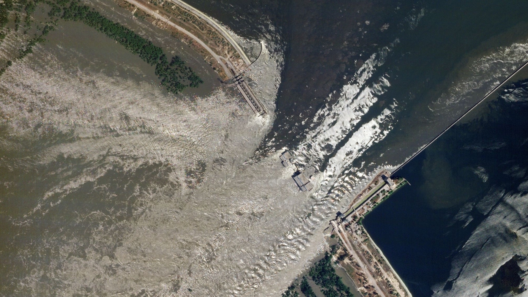 Blown up dam on the Dnpro river. Satellite photos have been released