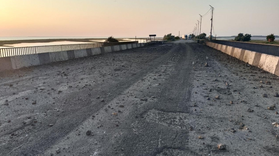 Ukraine shelled bridges in Crimea. She used Storm Shadow missiles
