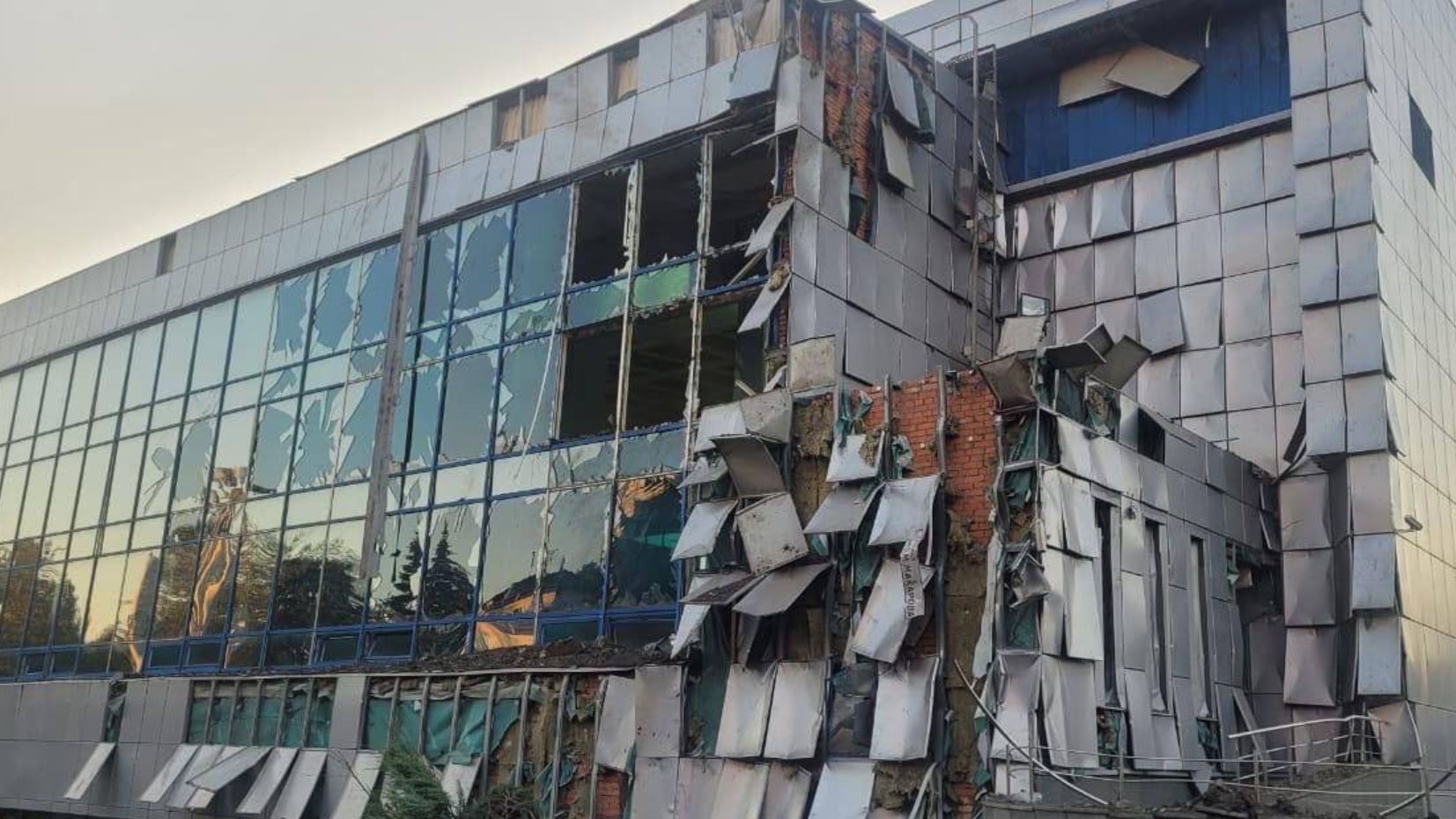 “Twenty more meters and we would have hit the pool.” The Russian Federation demolished a sports complex in Dnipro where swimmers of the Ukrainian national team trained