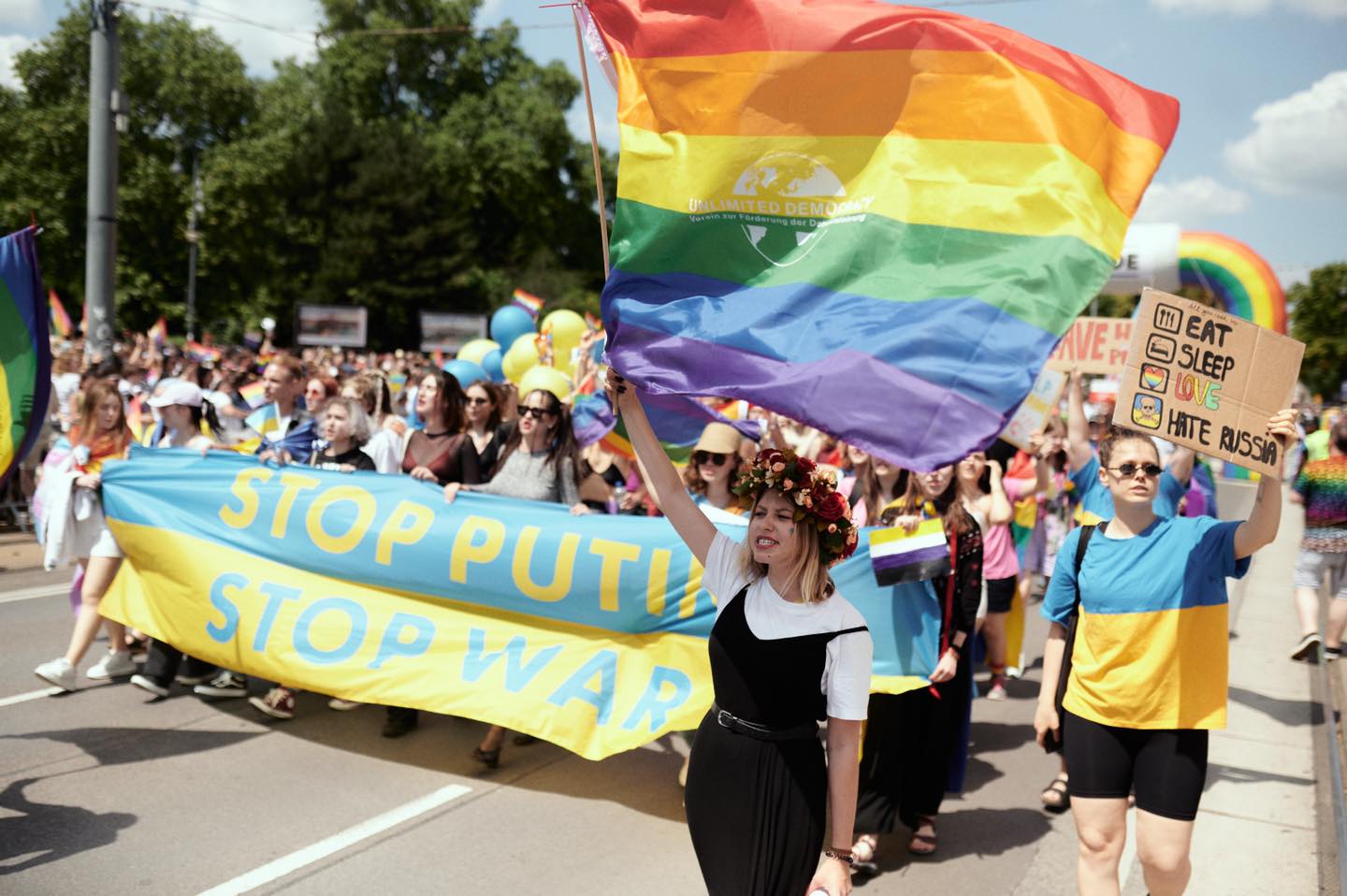 Вони там є: замість Маршу Рівності 2022 українські ЛГБТ пішли воювати