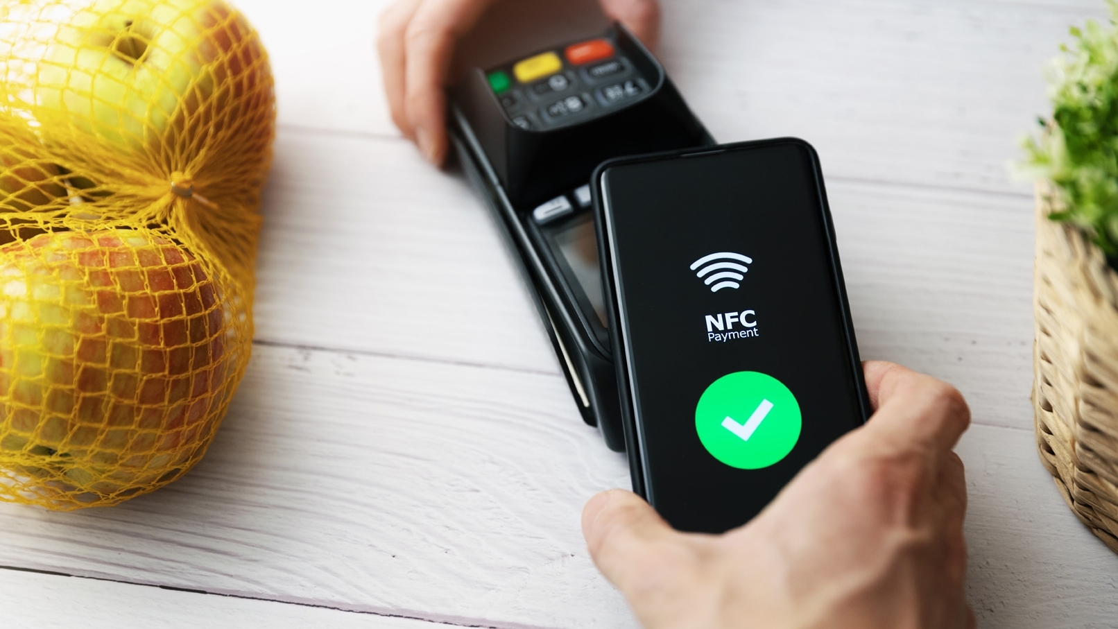 Як оплатити безконтактним телефоном? NFC на смартфоні важлива