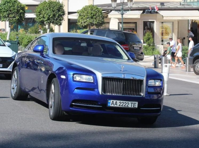 У Монако помітили два розкішні Rolls-Royce з бідної України