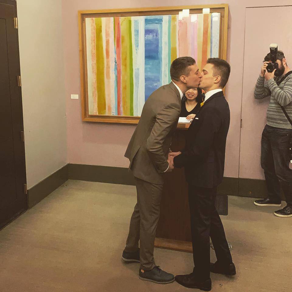 Юристи і правозахисники закликають владу легалізувати шлюби для ЛГБТ