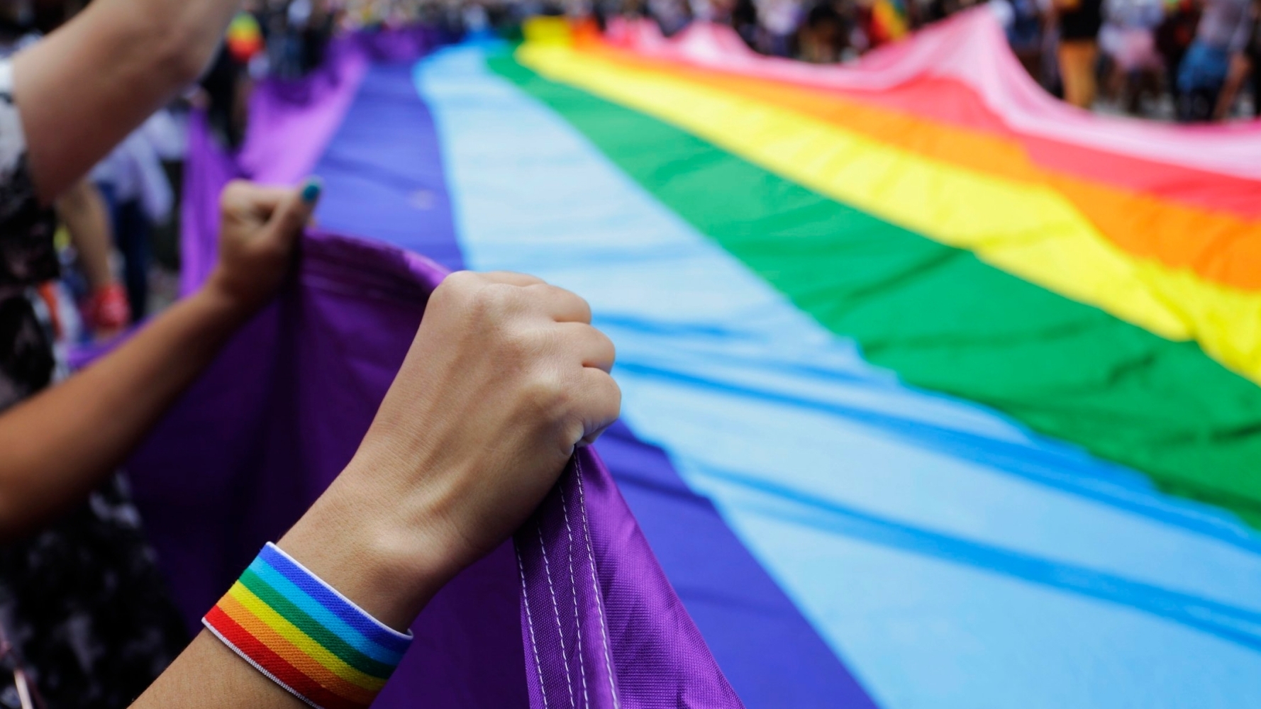 Юристи і правозахисники закликають владу легалізувати шлюби для ЛГБТ через війну