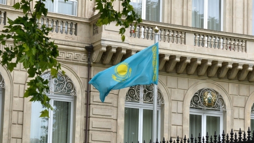 Казахстан: Подружню пару засудили до вязниці за проросійські гасла