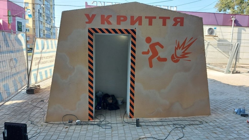 У Харкові встановили першу зупинку-бомбосховище