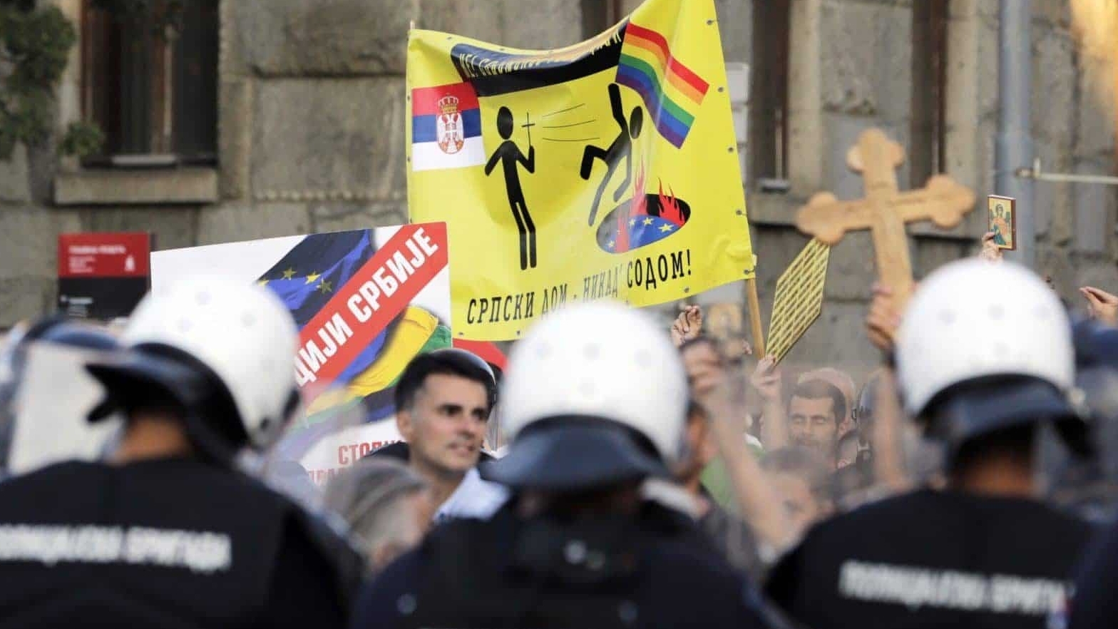 У Сербії продовжуються гомофобні марші
