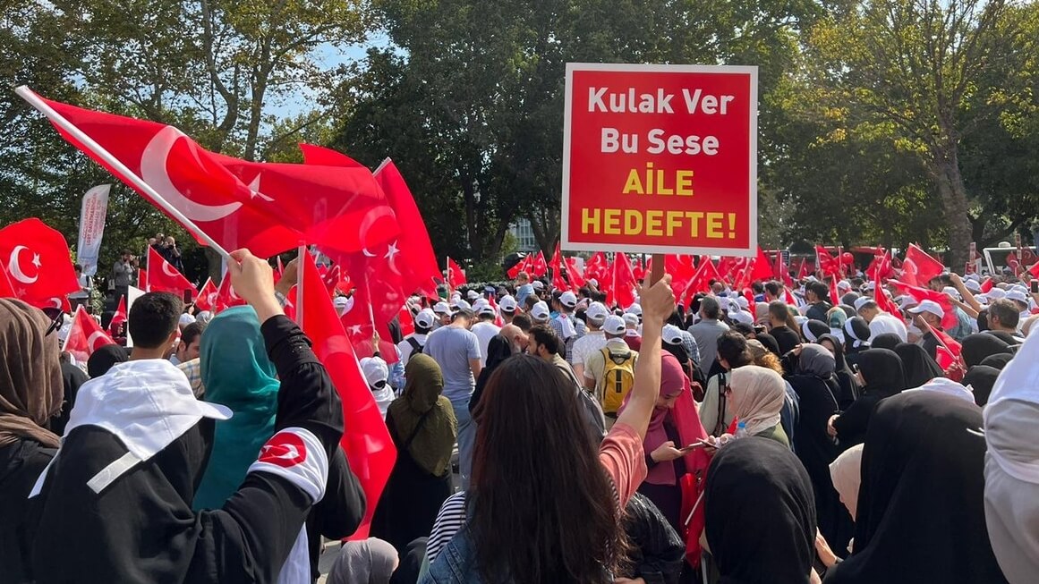  У Стамбулі тисячі людей вимагали заборонити прАпаГаНду еЛгЕбеТе