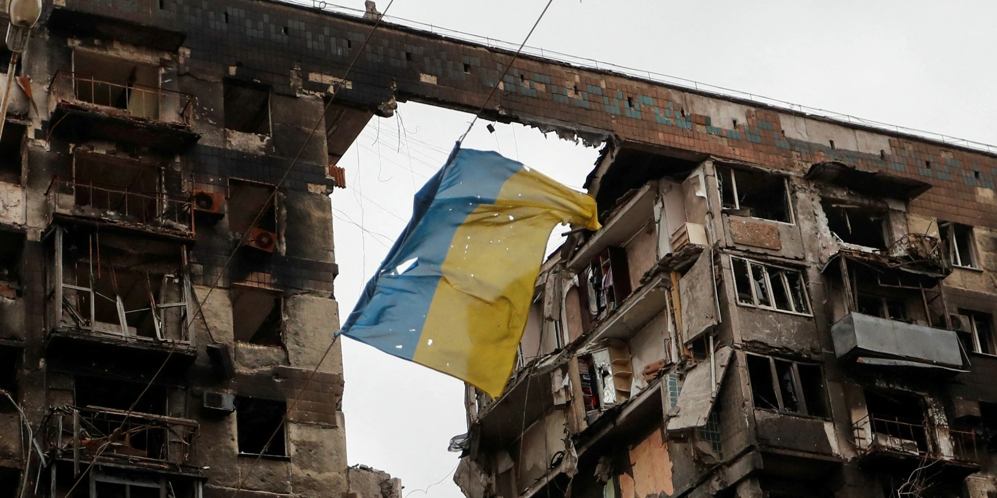 Маріуполь відкидає ультиматум Росії. У зруйнованому місті тривають бої. Що контролюють українці?