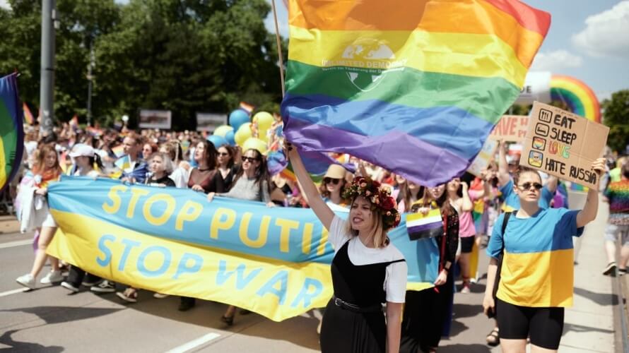 Партизани совісті: як пережити агонію росії? Інструкція для ЛГБТ-росіян