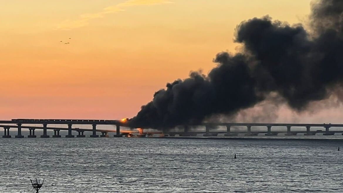 ЗМІ повідомили, хто стоїть за вибухом на Кримському мосту