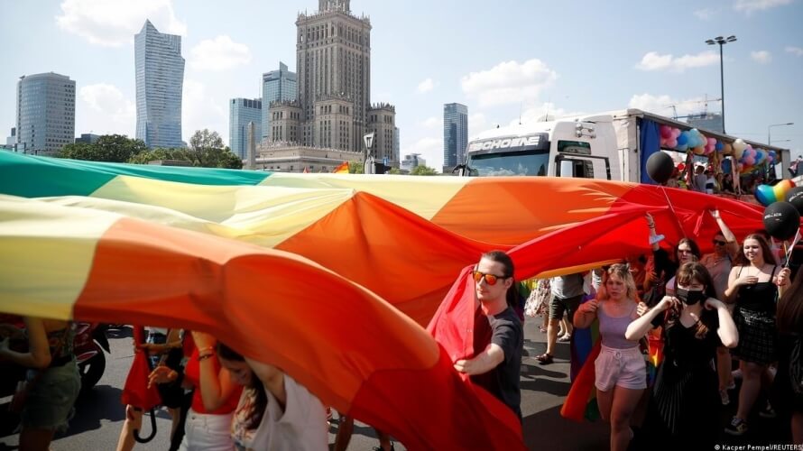 Польська опозиція пообіцяла легалізувати ЛГБТ-шлюби