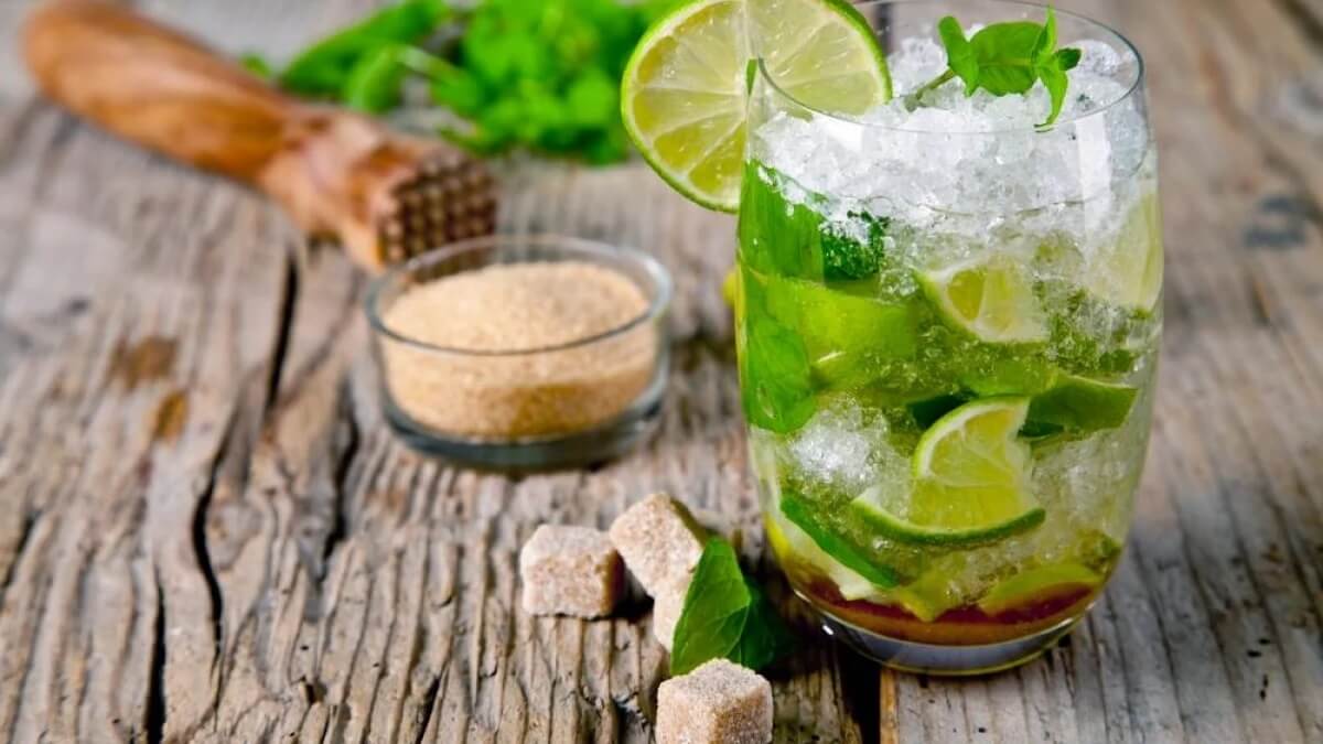 Випий за ЗСУ: благодійні алкогольні коктейлі у Дніпрі