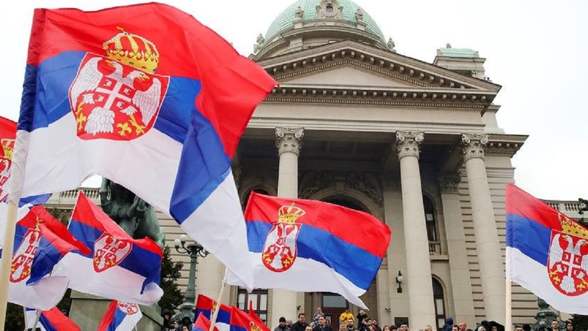 У Сербії побилися депутати