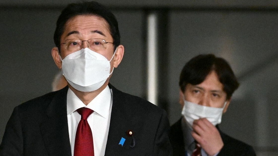 У Японії за гомофобні висловлювання звільнили помічника премєр-міністра