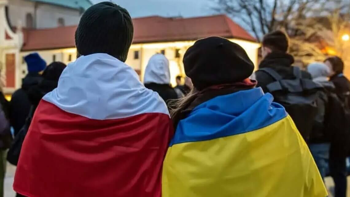 Поляки почали гірше ставитись до України через російськомовних біженців
