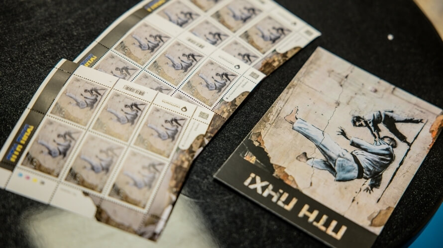 На Дніпровську область їде 6 тисяч примірників нових русофобських марок Укрпошти