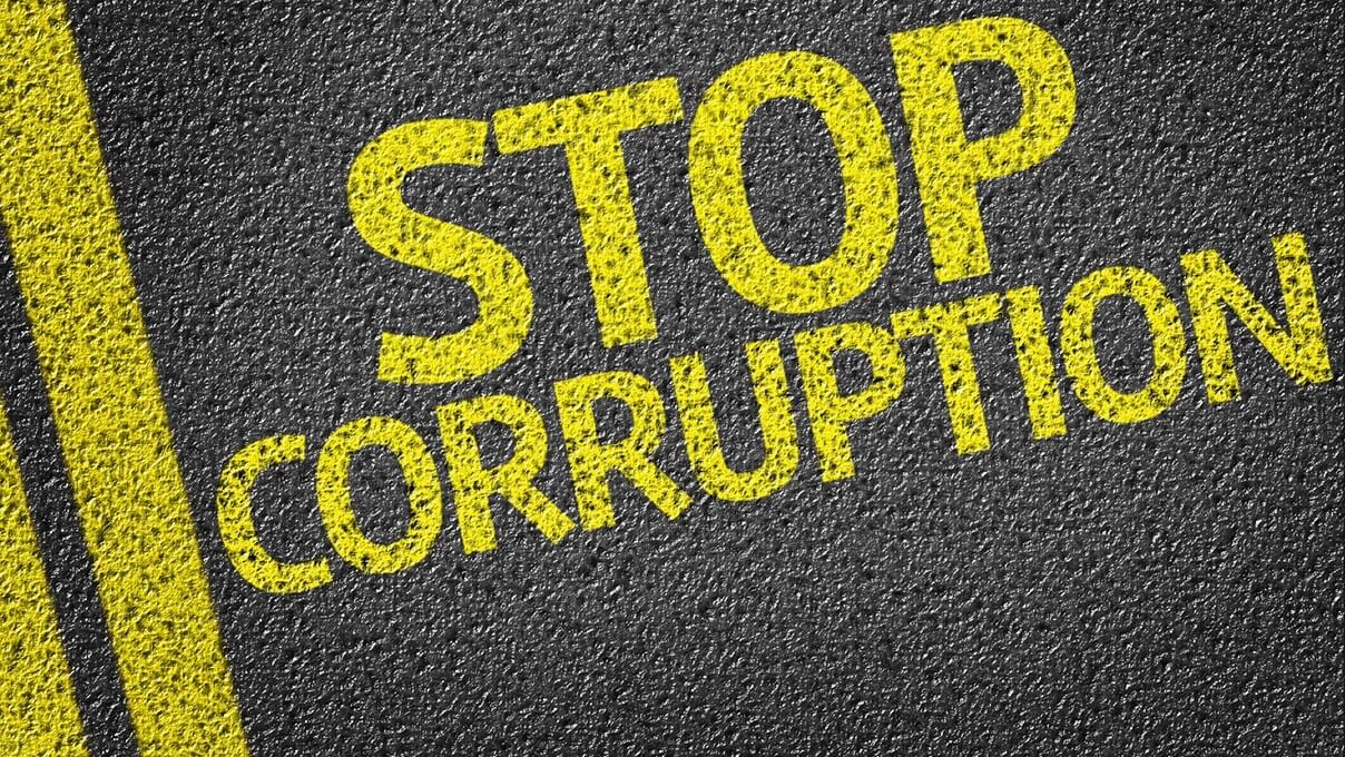 47 корупційних ризиків у роботі депутатів та посадовців Рівного: що знайшли антикорупціонери?