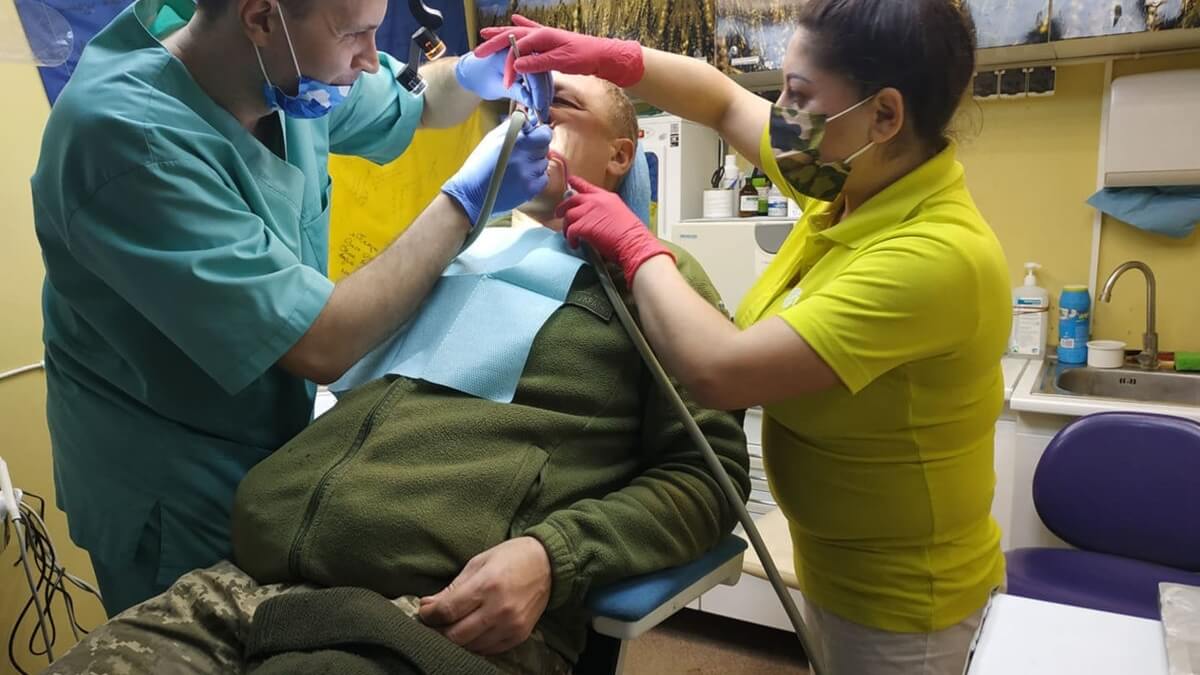 Стоматологія в Дніпрі: як захистити зуби від індустріальних небезпек життя у великому місті