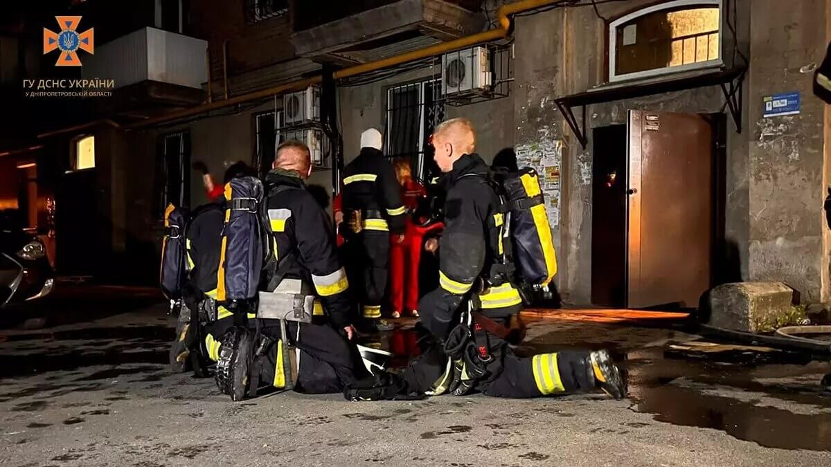 Вночі на 3 червня у Дніпрі горіла квартира: пожежа була ліквідована