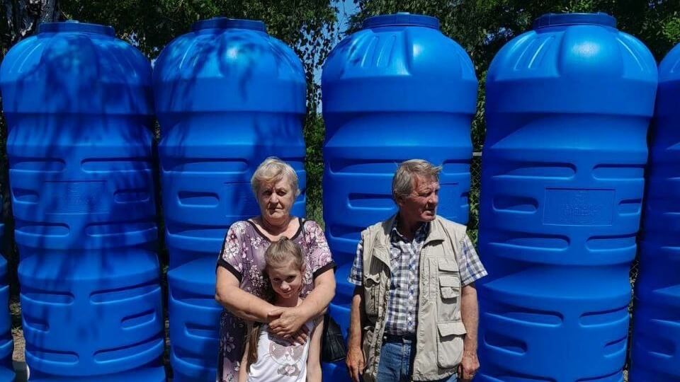 Резервуари для води благодійники передали родинам на Дніпропетровщині