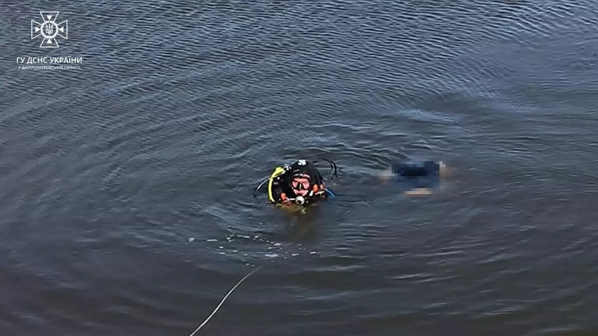 Криворізькі рятувальники вилучили з водойми тіло потопельника
