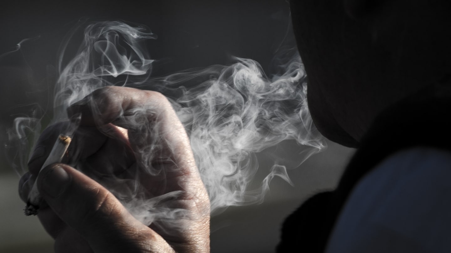 Як позбутися запаху сигаретного диму в приміщенні?