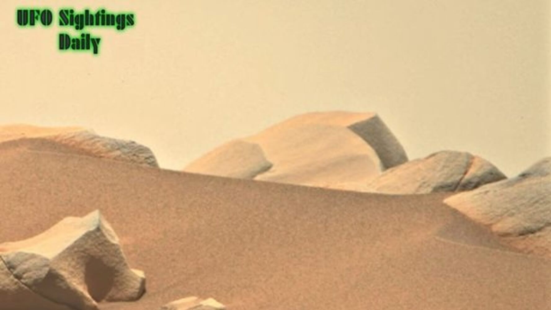 Двері два метри на Марсі: загадковий прохід всередину пагорба
