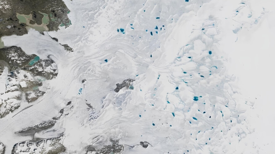 Льодовий щит Гренландії до і після найспекотнішого місяця