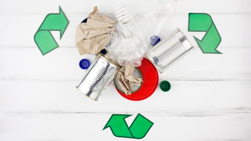Переробка та утилізація: як належним чином розпоряджатися використаними промисловими відрами?