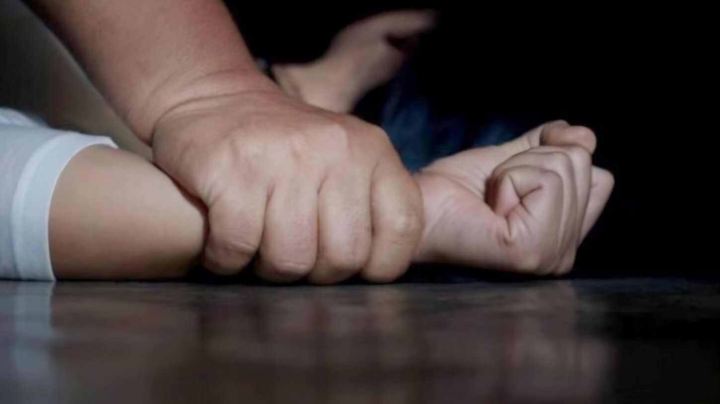 Правоохоронці Дніпра затримали ґвалтівника, який напав на жінку у підїзді