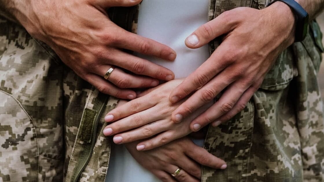 Військові зможуть безкоштовно заморожувати репродуктивні клітини. Навіщо це потрібно і чому важливо?