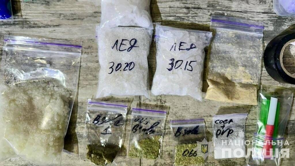 Наркотиків на понад мільйон гривень, виявлено у наркозбувача у Дніпрі
