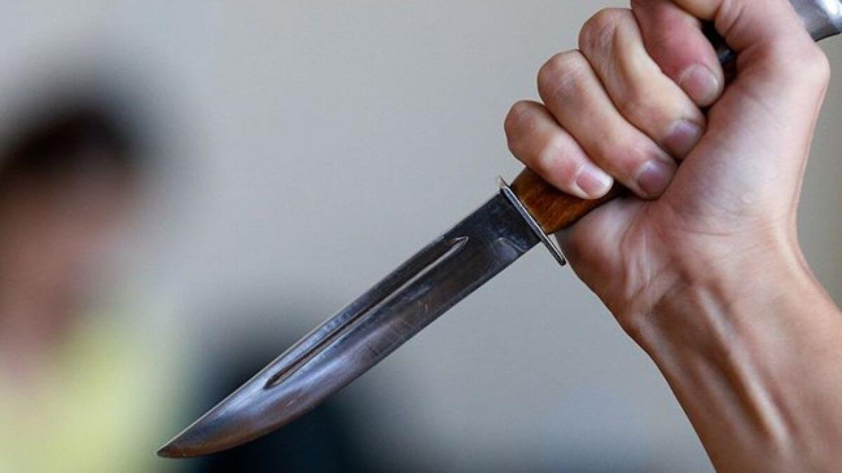 У Дніпрі чоловік вдарив ножем 15-річного хлопця: нападника затримали
