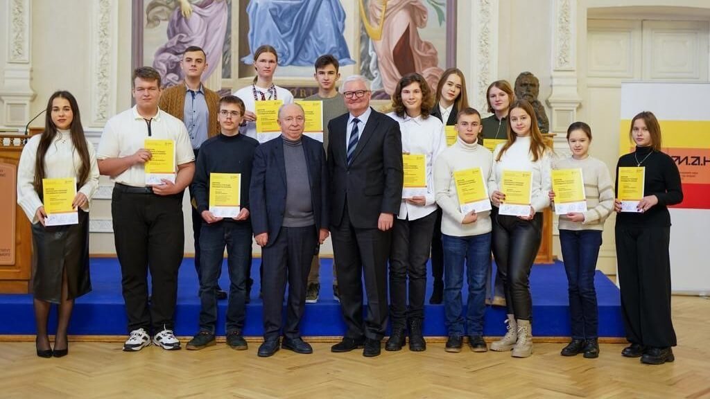 10 ліцеїстів та студентів Дніпровщини отримали президентські стипендії