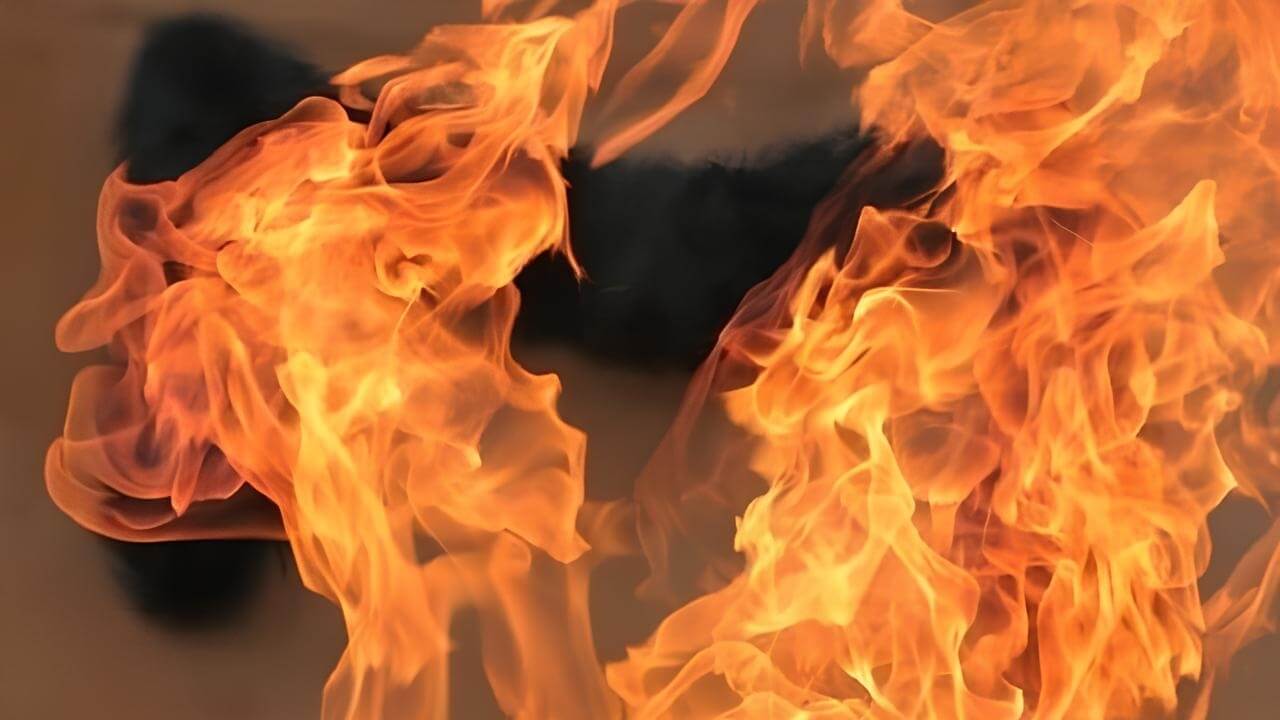 На Дніпровщині вогнеборці врятували чоловіка з палаючої квартири