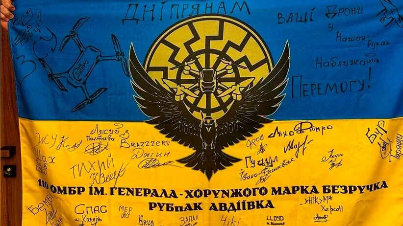 Борис Філатов показав містянам прапор від військових