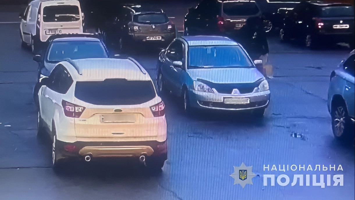 Крадіжки з автомобілів у Дніпрі: затримано групу злочинців