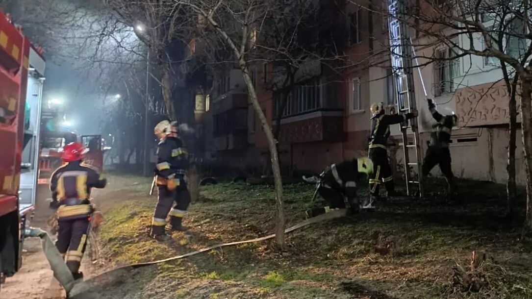 Пожежники врятували чоловіка з вогню в Павлограді