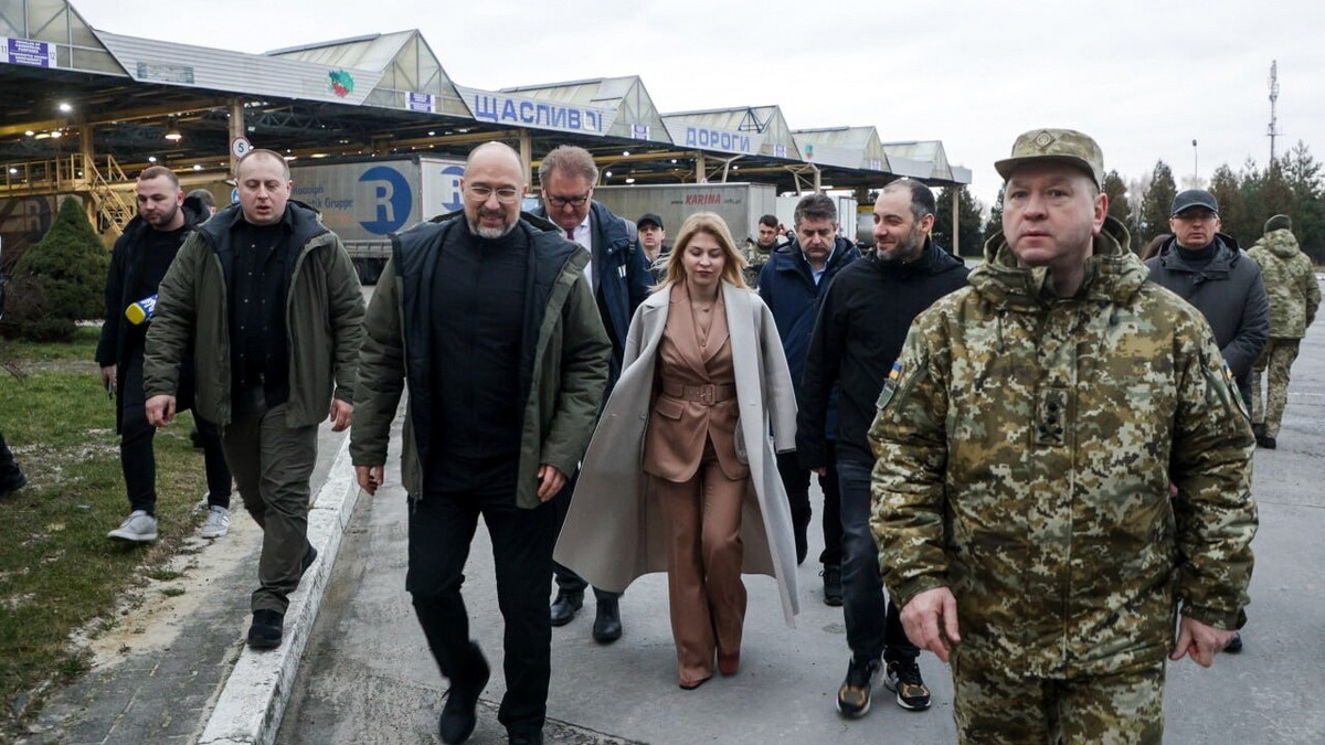 Зустріч української та польської делегації на кордоні: обговорення безпеки та допомоги біженцям
