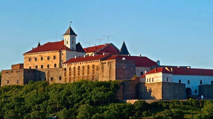 Дивовижні знахідки архіологів у замку Паланок у Мукачеві