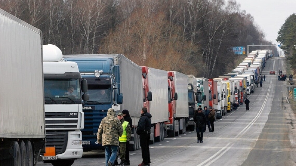 Ситуація невтішна: у Національній прикордонній службі України розповілі про блокаду кордону з Польщею