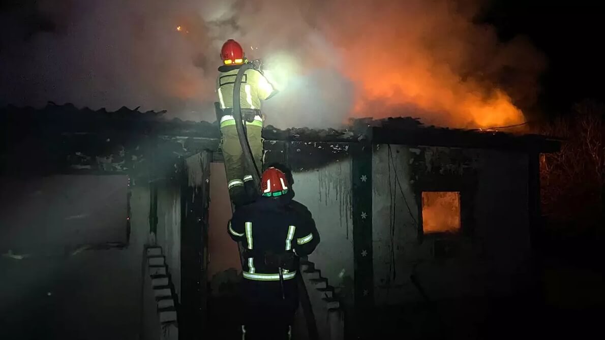 Пожежа на Дніпровщині: у Синельниківському районі спалахнув будинок