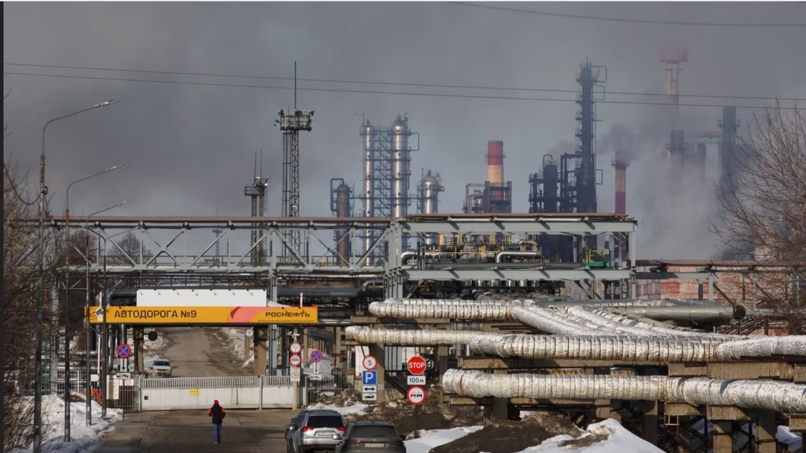 7% втрачено: росія втрачає нафтопереробні потужності через атаки України, готується до оборони