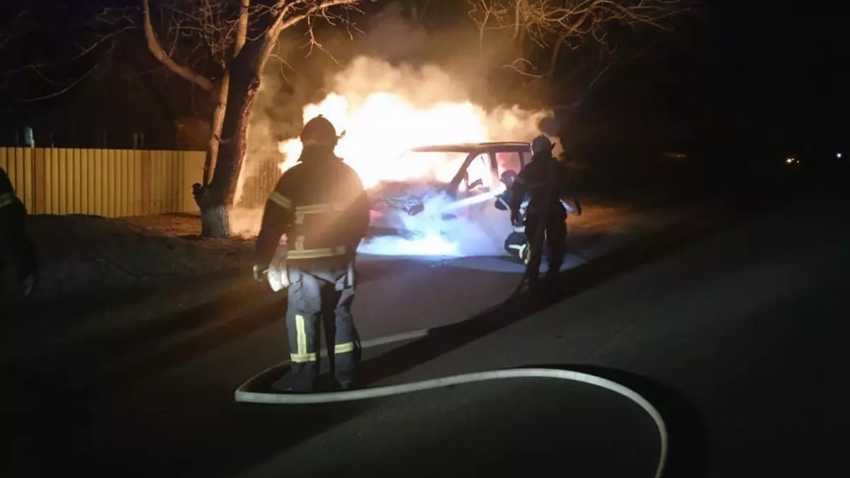 Пожежа у Синельниківському районі: у Маломихайлівці зайнявся Mercedes