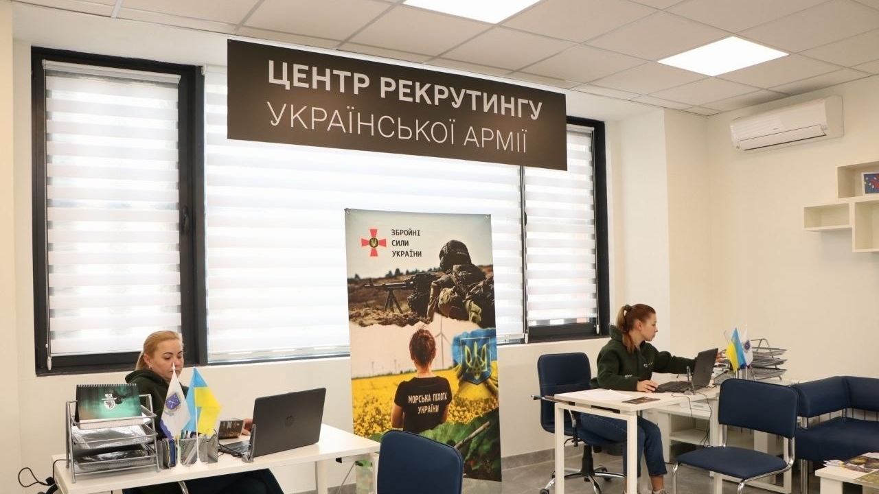 У Дніпрі відкрився перший Центр рекрутингу української армії