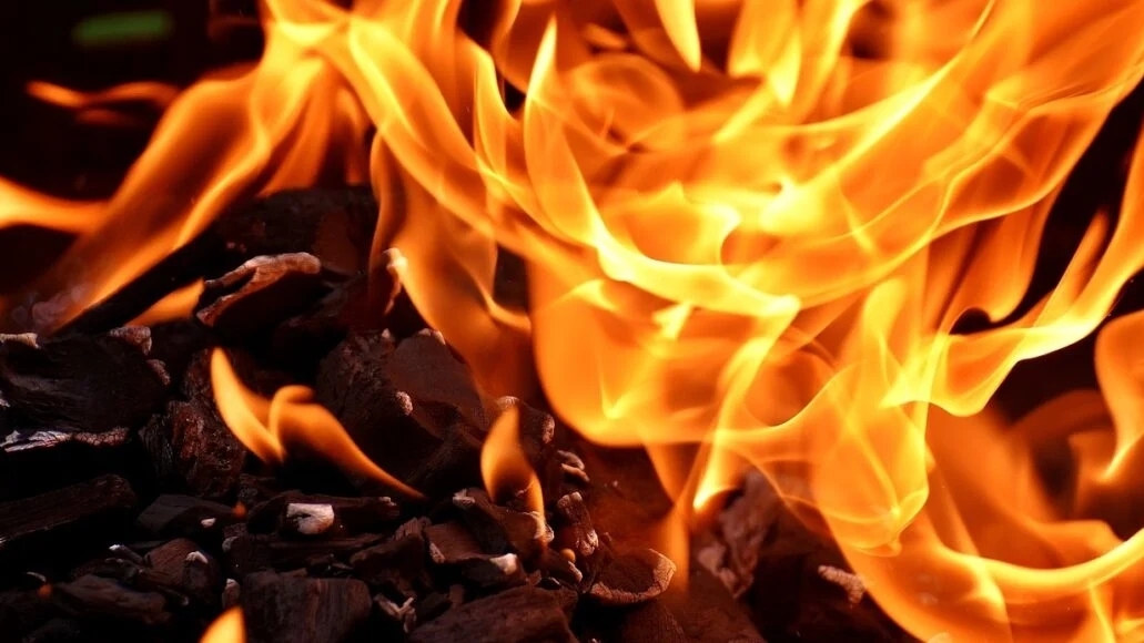 Пожежа на Конотопській: у Дніпрі чоловік отримав опіки під час пожежі