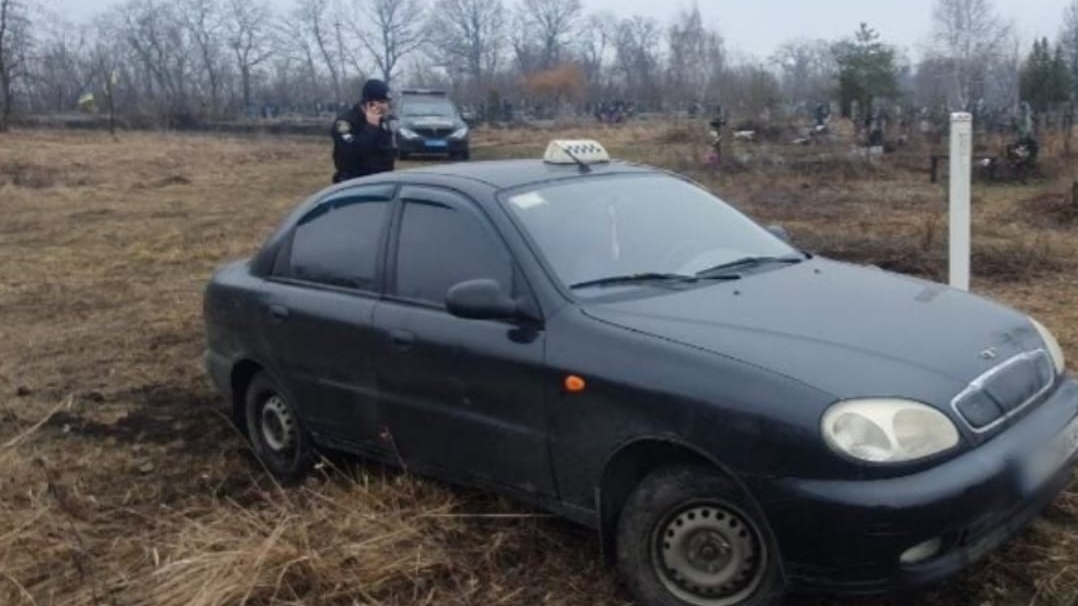 Не став чекати водія: 21-річний житель Кам’янського викрав таксі